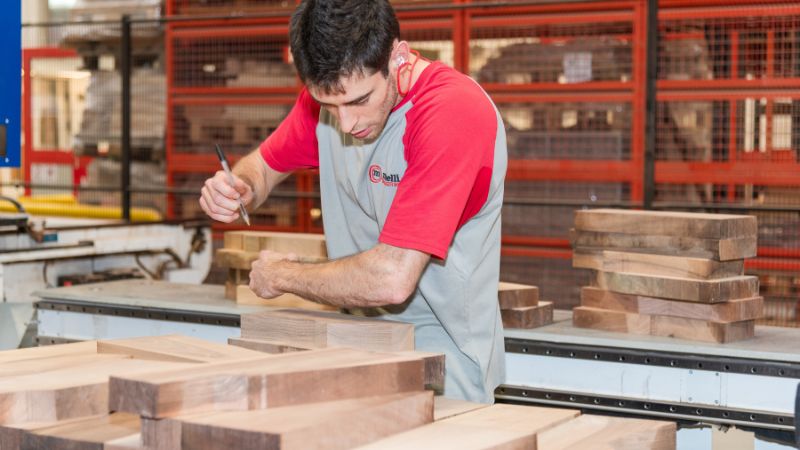 Minelli Academy offers expert-led courses and workshops designed to inspire innovation and enhance your skills.