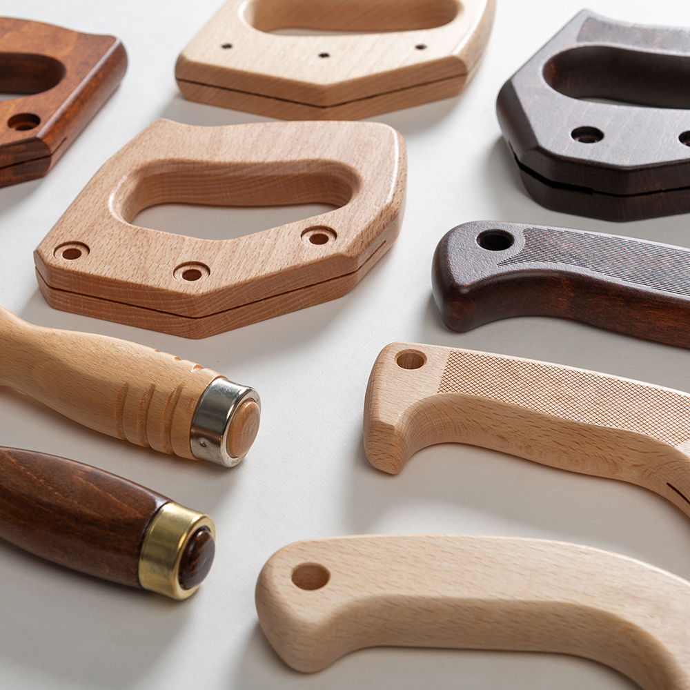 Minelli offers durable and stylish wooden tools for Hardware, Construction & DIY. Paintbrush handles and components for all applications. - 3
